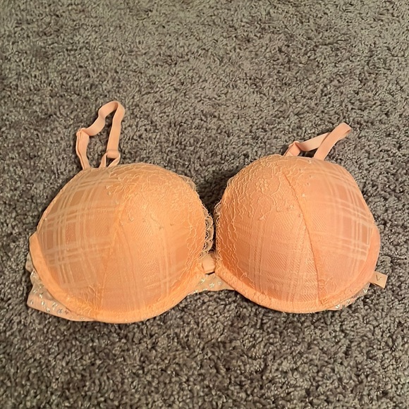 Victoria's Secret Other - Victoria’s Secret push up bra size 34C